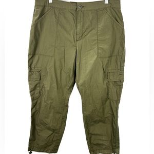 Social Standard ladies army green capri stretch pants size XXL NEW